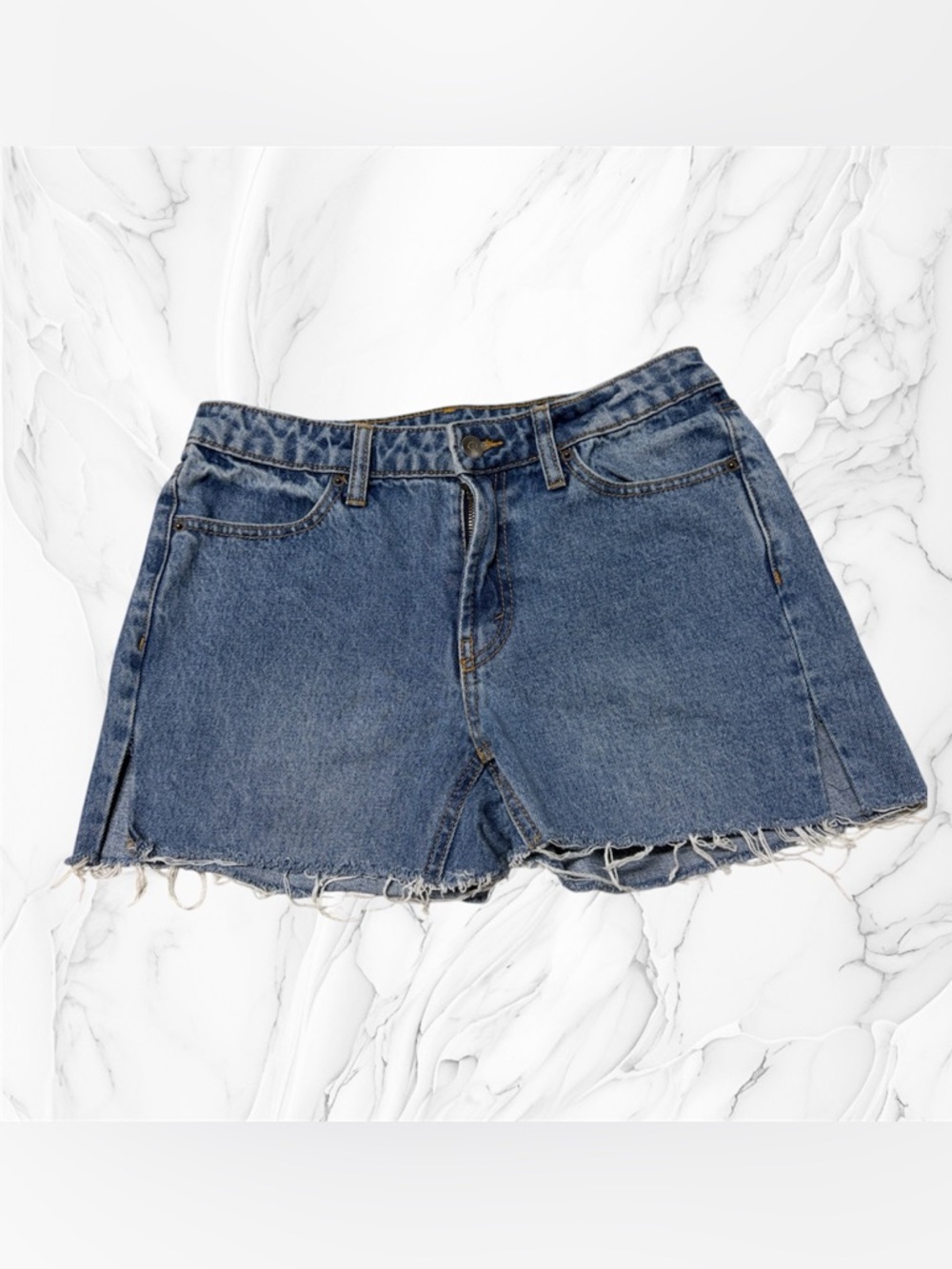 Future Collective Women’s Blue Denim Cutoff raw hem Shorts - Classic Casual sz 2